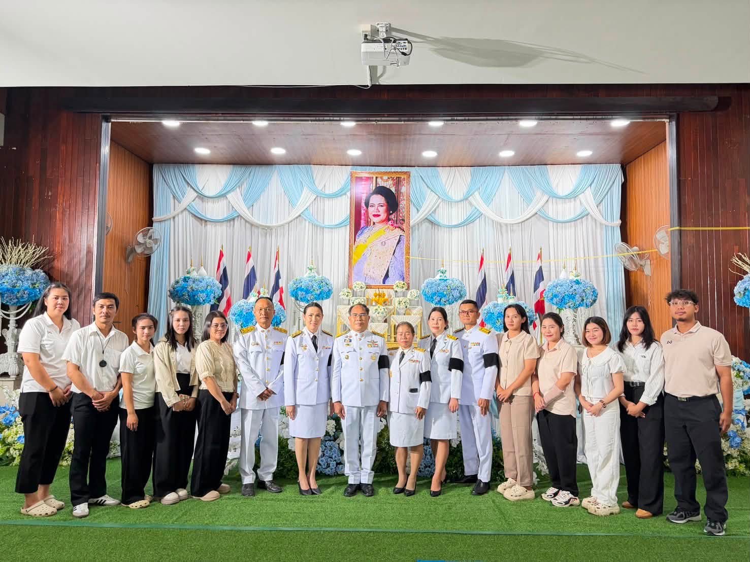 ร่วมงานวันพระราชสมภพสมเด็จพระนางเจ้าสิริกิติ์ พระบรมราชินีนาถ พระบรมราชชนนีพันปีหลวง และวันแม่แห่งชาติ